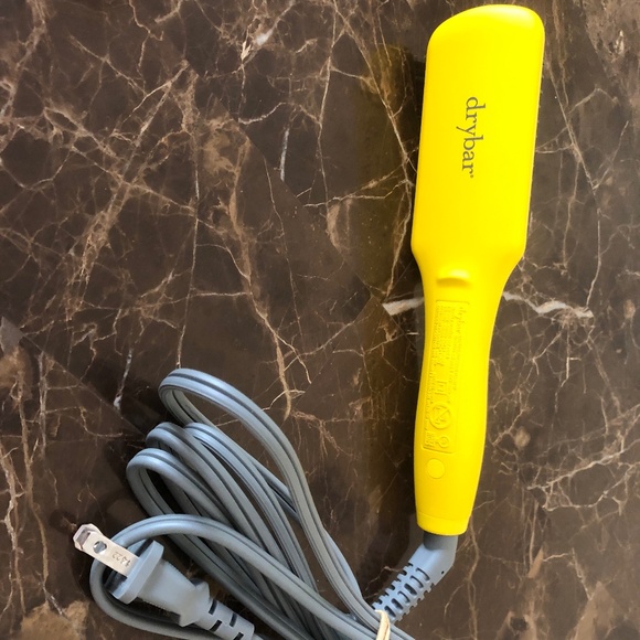 DRYBAR THE BABY CRUSH MINI HEATED STRAIGHTENING BRUSH - Picture 2 of 2